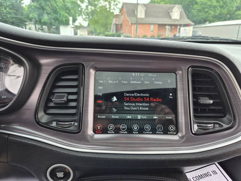 2017 Dodge Challenger SXT Plus