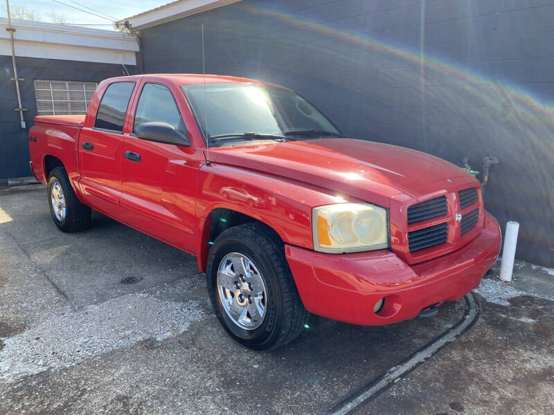 2005 Dodge Dakota for sale at 4th Street Auto in Louisville KY