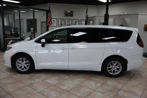 2023 Chrysler Pacifica Touring L
