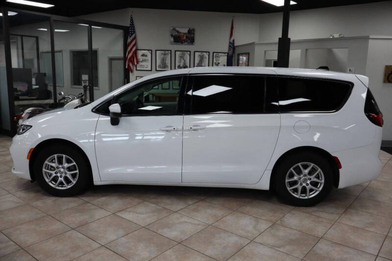 2023 Chrysler Pacifica Touring L
