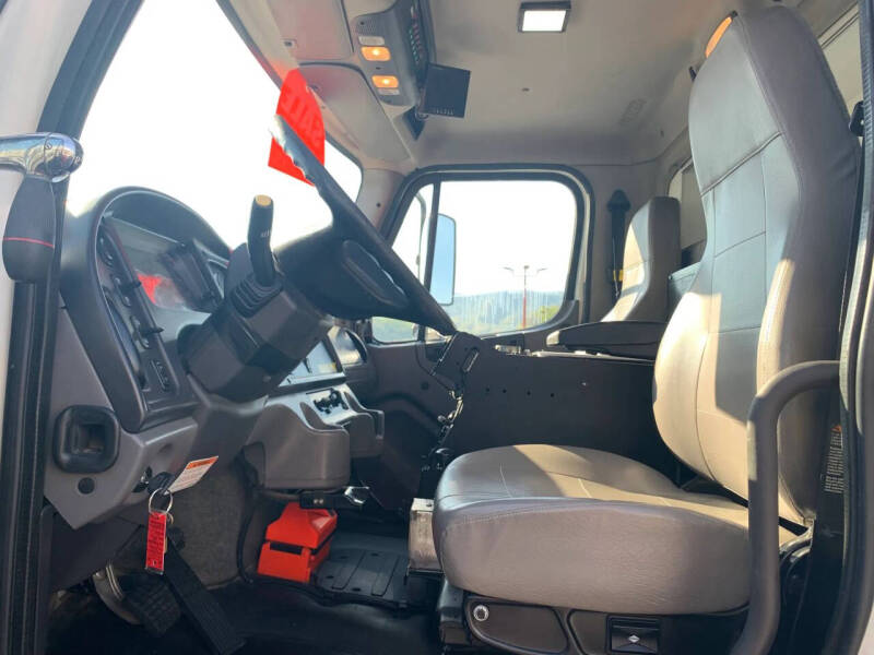 2016 Freightliner M2 106