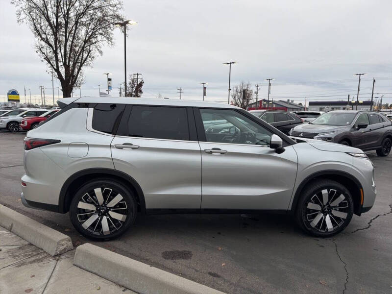 2025 Mitsubishi Outlander SE