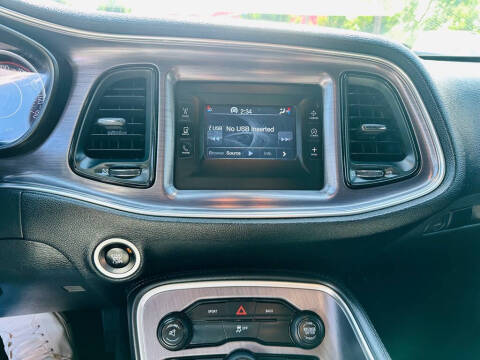 2015 Dodge Challenger SXT
