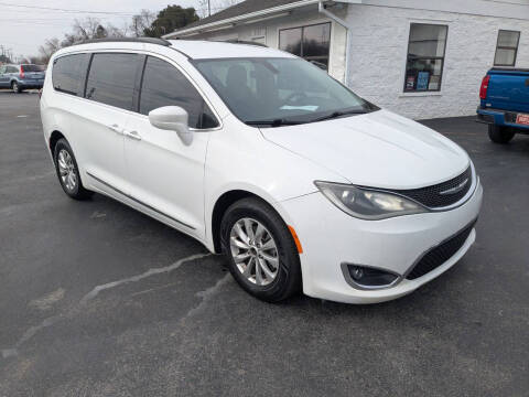 2017 Chrysler Pacifica Touring-L