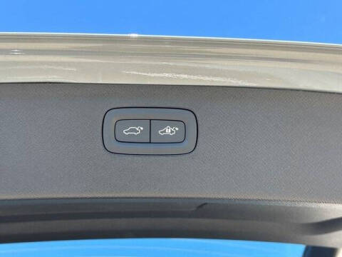 2025 Volvo XC90 B6 Core Bright Theme