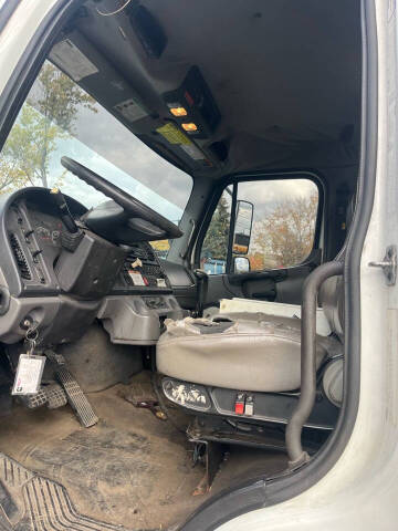 2013 Freightliner 108 SD