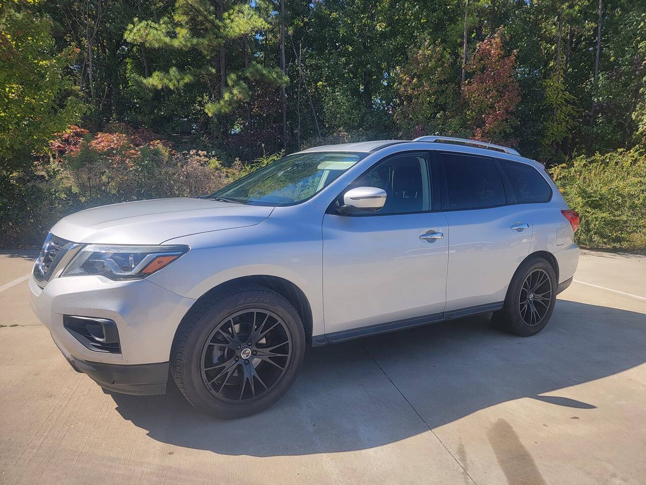 2018 Nissan Pathfinder SL photo 11