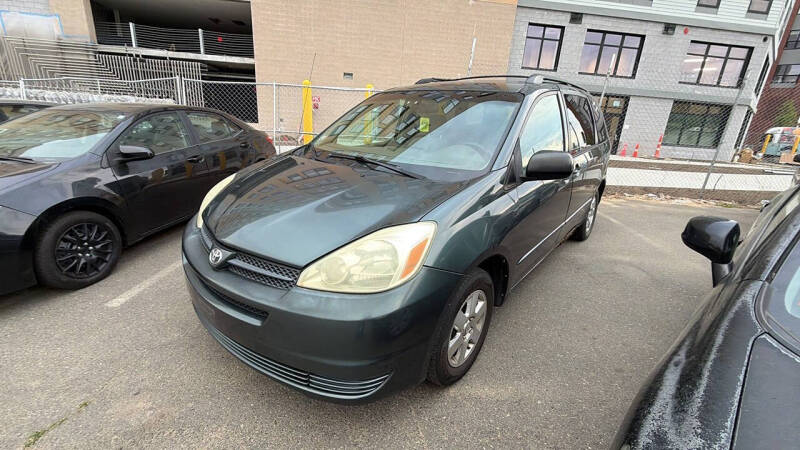 2005 Toyota Sienna LE 8 Passenger