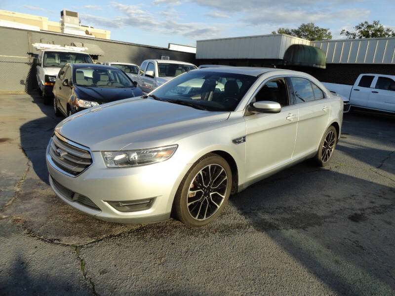 2018 Ford Taurus SEL's photo