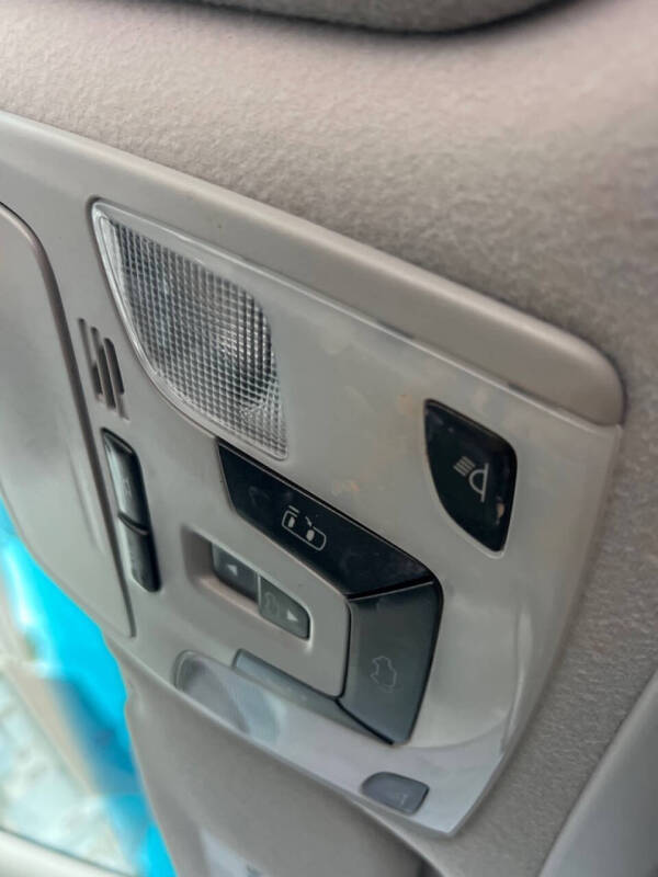 2013 Toyota Sienna SE 8-Passenger