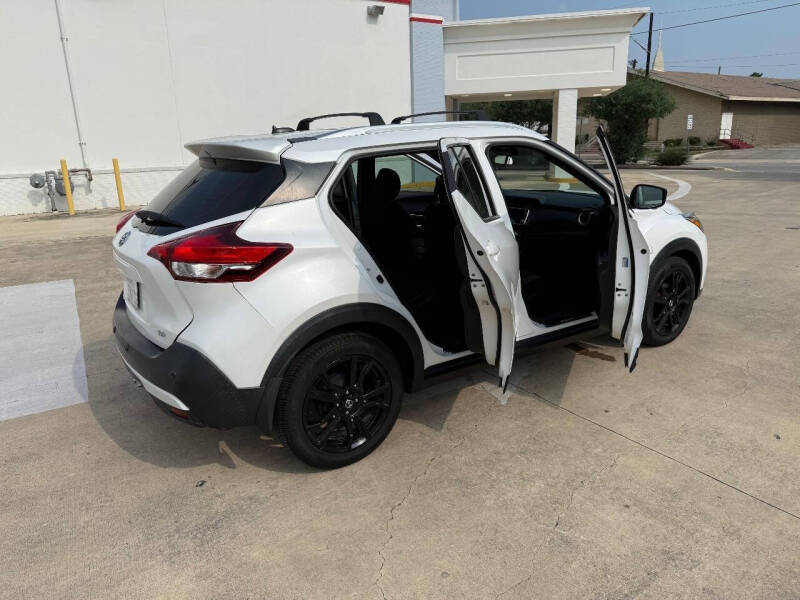 2020 Nissan Kicks SR