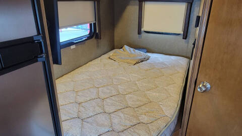 2017 Thor Motor Coach SYNERGY  CB24