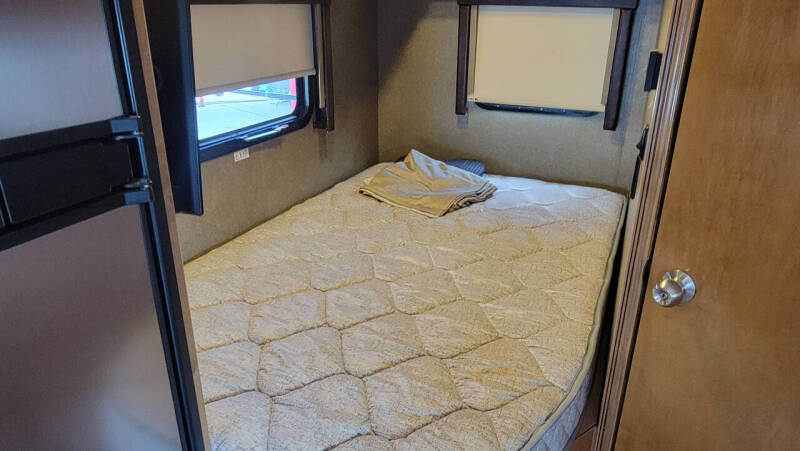 2017 Thor Motor Coach SYNERGY  CB24