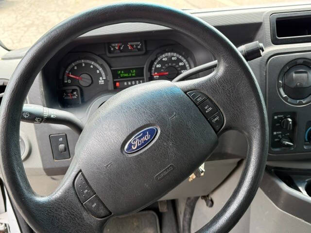 2009 Ford E-Series E-350 SD XLT