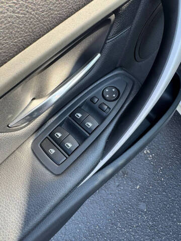 2012 BMW 3 Series 328i