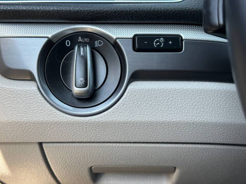 2017 Volkswagen Passat 1.8T R-Line