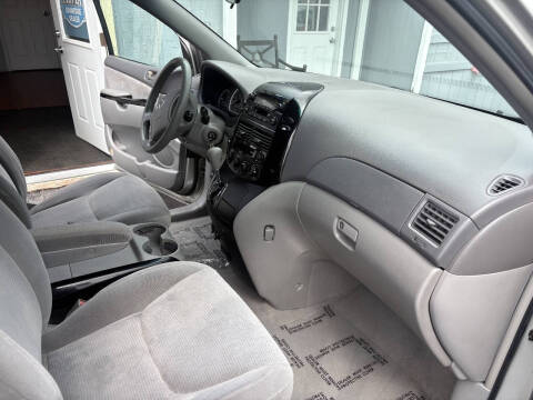 2004 Toyota Sienna CE 7 Passenger