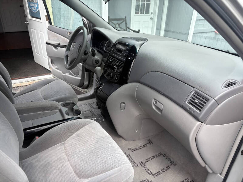 2004 Toyota Sienna CE 7 Passenger