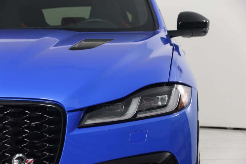 2024 Jaguar F-PACE SVR