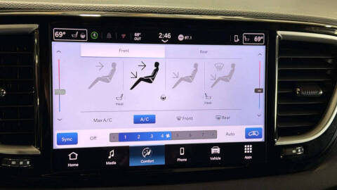 2025 Chrysler Pacifica Select