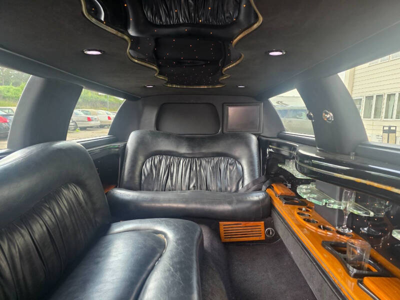 2005 Lincoln Town Car Executive