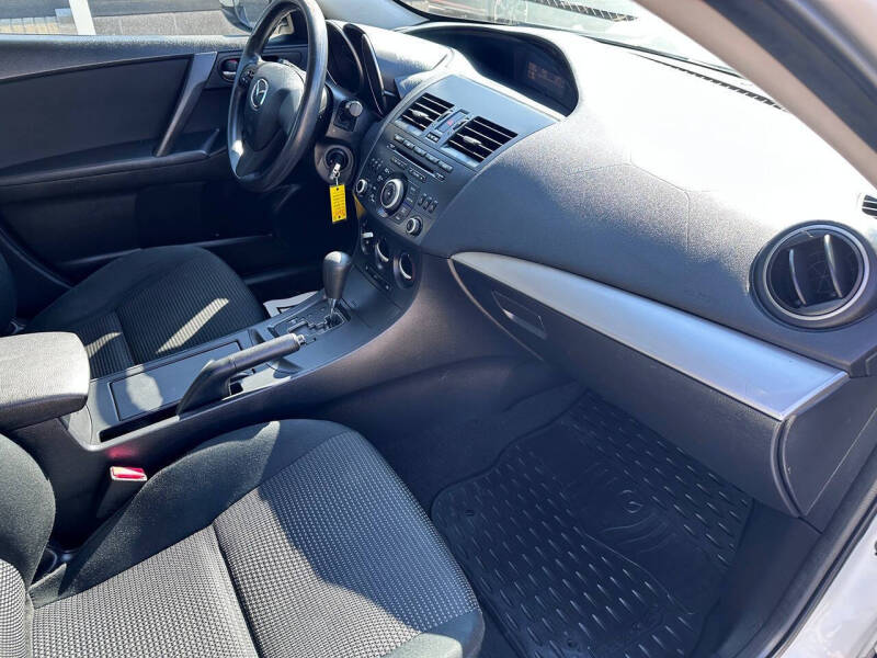 2013 Mazda MAZDA3 i SV