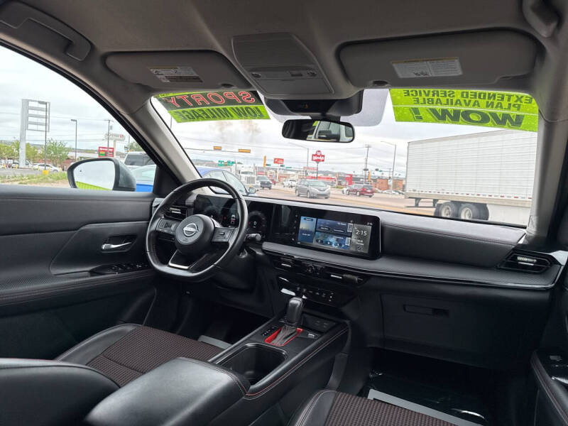 2025 Nissan Kicks SR