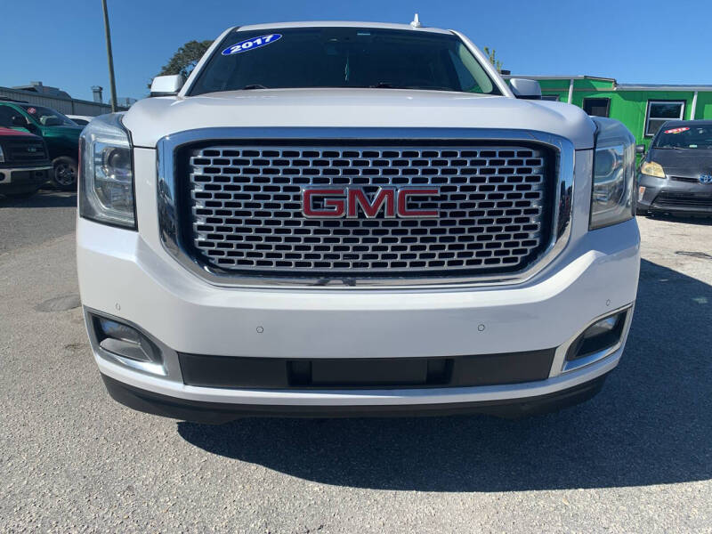 2017 GMC Yukon null photo 2