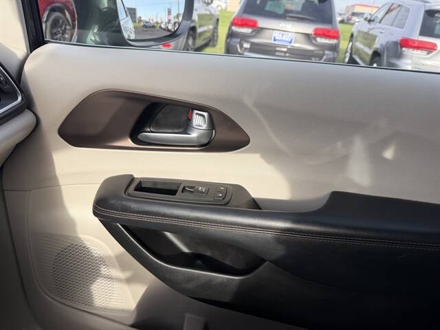 2017 Chrysler Pacifica Touring-L Plus