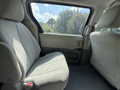 2011 Toyota Sienna Base 7-Passenger