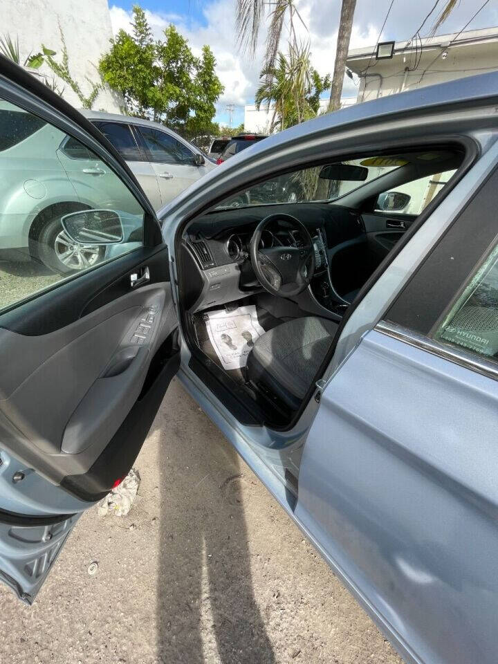 2011 HYUNDAI Sonata Sedan - $3,995