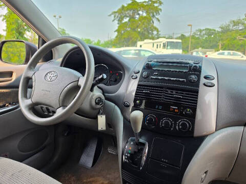 2010 Toyota Sienna LE 7-Passenger