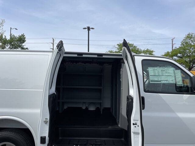 2025 Chevrolet Express 3500