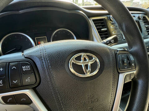 2017 Toyota Highlander LE