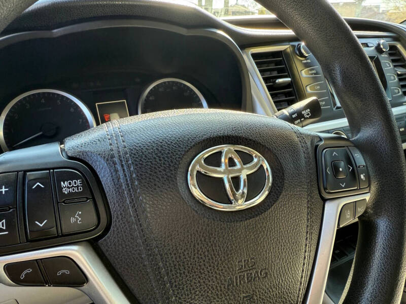 2017 Toyota Highlander LE