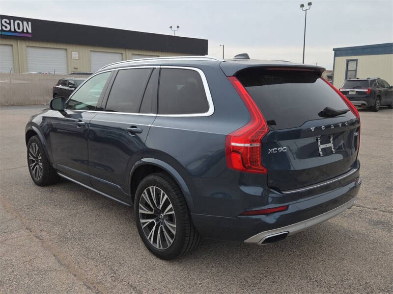 2021 Volvo XC90 T6 Momentum 7-Passenger