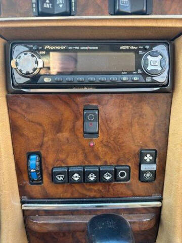 1987 Mercedes-Benz 560-Class 560 SL