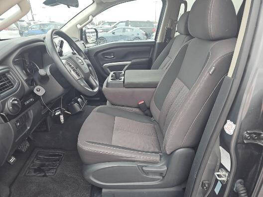 2023 Nissan Titan SV