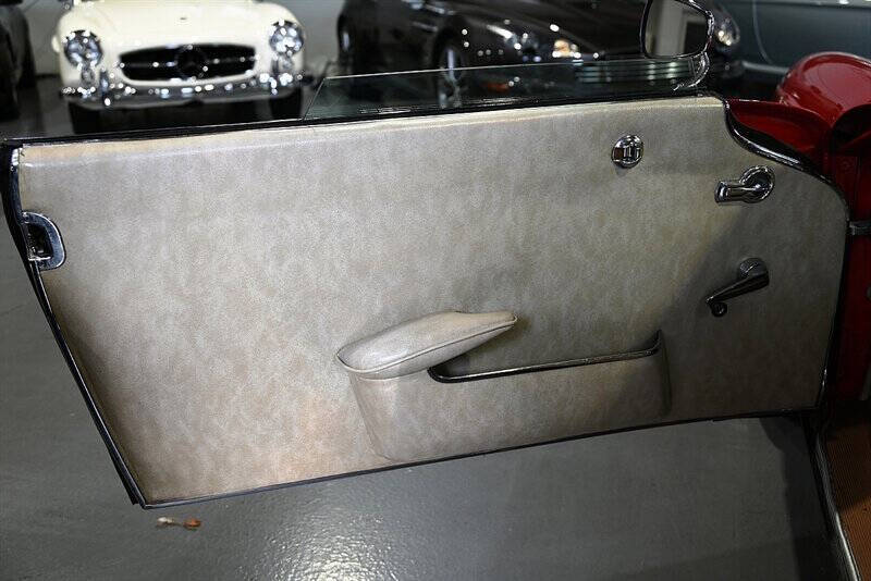 1967 Mercedes-Benz 230SL 24