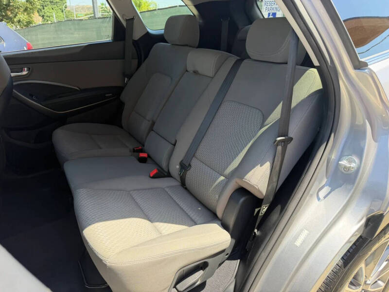 2017 Hyundai Santa Fe SE