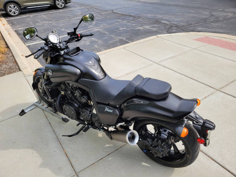 2020 Yamaha VMAX Matte Raven Black