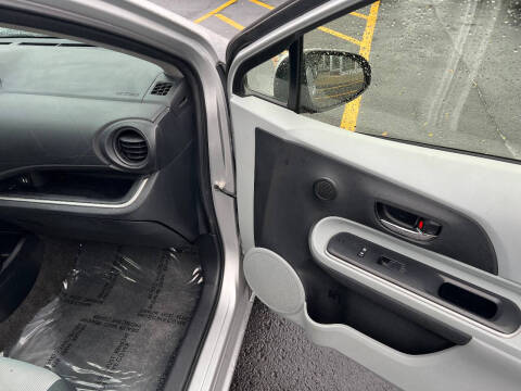 2014 Toyota Prius c Two