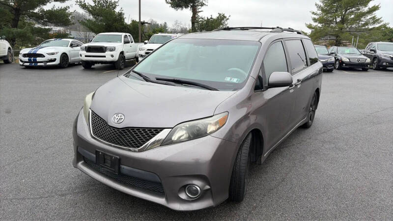 2012 Toyota Sienna SE 8-Passenger