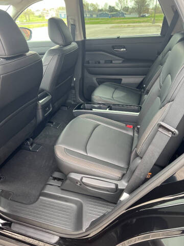 2024 Nissan Pathfinder SL