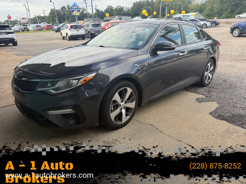 2019 Kia Optima S's photo