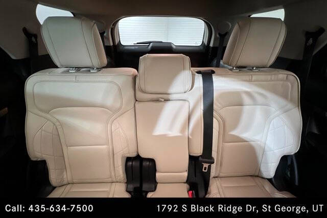 PLATINUM DUNE MET TRI-COA 2018 Ford Explorer Platinum AWD Platinum 4dr SUV 26