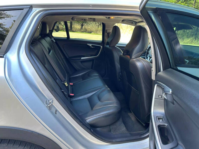 2015 Volvo V60 Cross Country T5