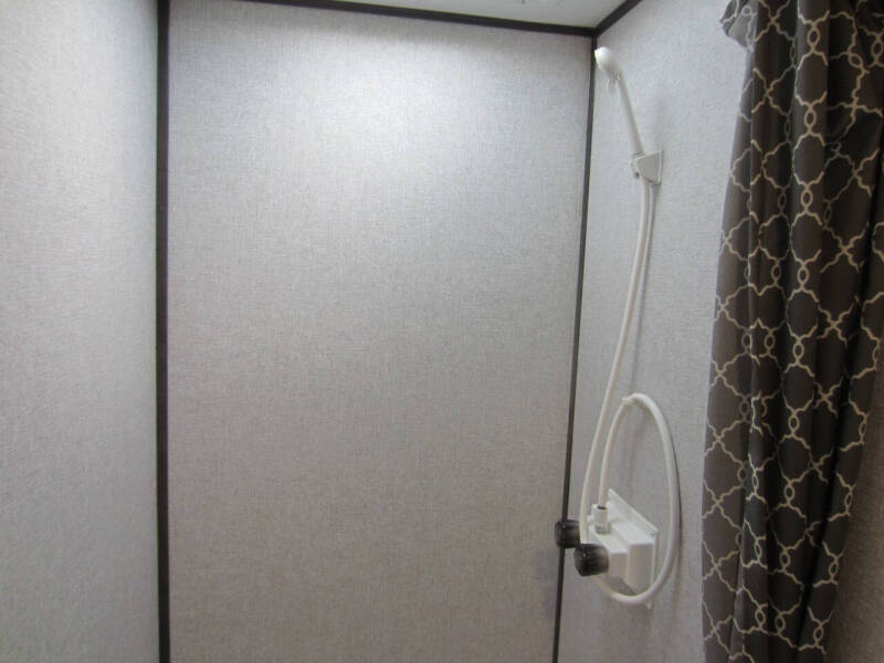 2021 Coleman Light Series 1805RB