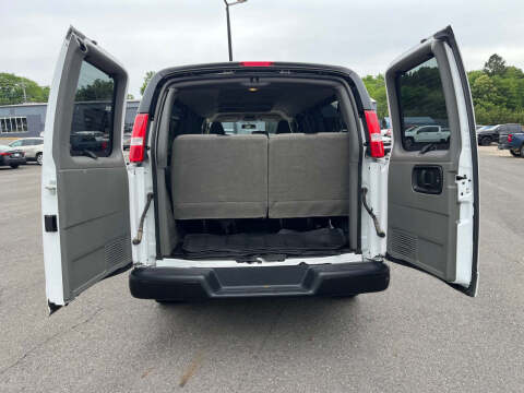 2025 Chevrolet Express LS 3500