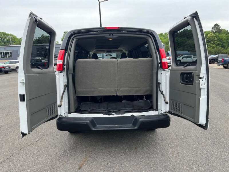 2025 Chevrolet Express LS 3500